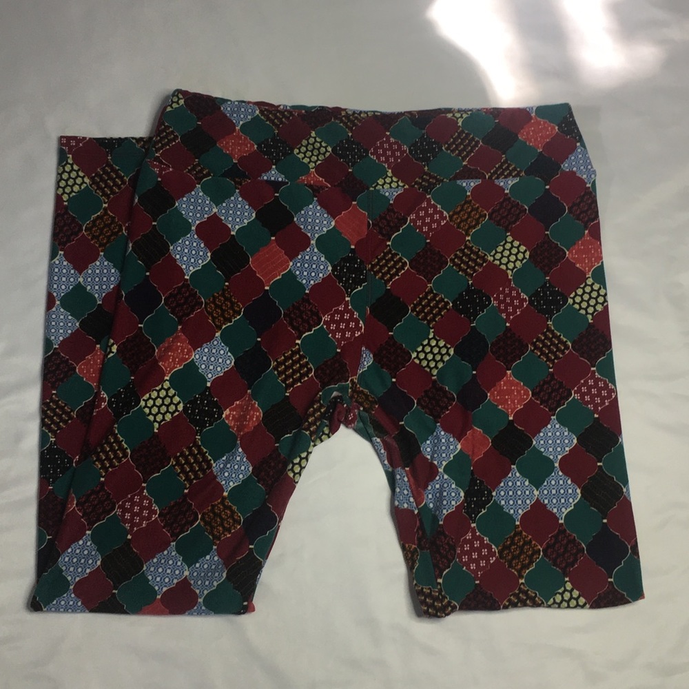 LuLaRoe Tall and Curvy Leggings